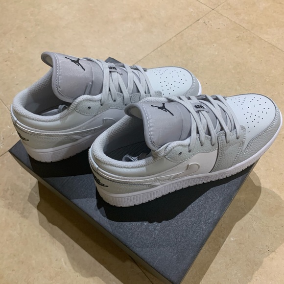 Air Jordan 1 low Dust Grey US 5Y - Picture 6 of 7